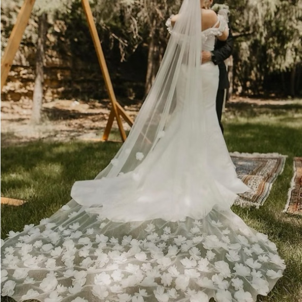 Jaxie Bridal FLOATING FLORAL WIDE CATHEDRAL VEIL